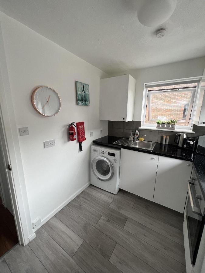 Canary Wharf Haven - Spacious & Homely Entire 1 Bedroom Flat 伦敦 外观 照片